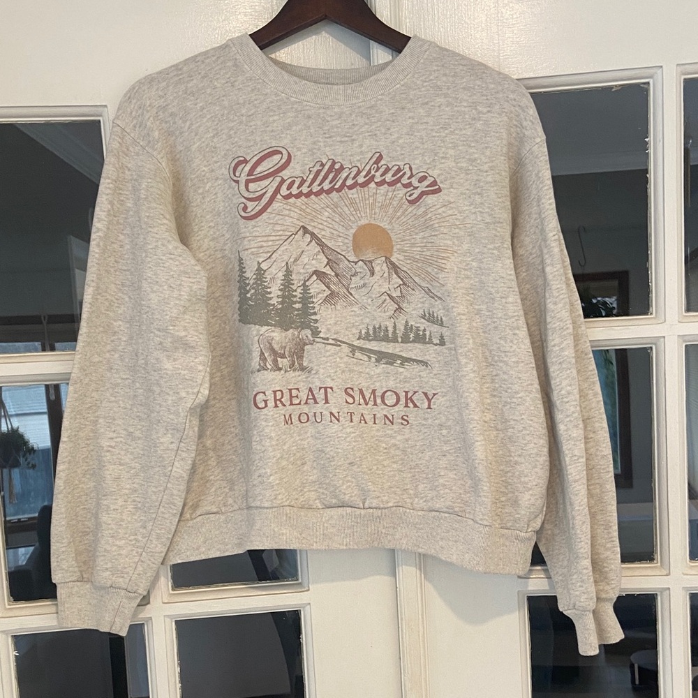 Hollister Gray Gatlinburg Great Smokey Mountains Crewneck Sweater